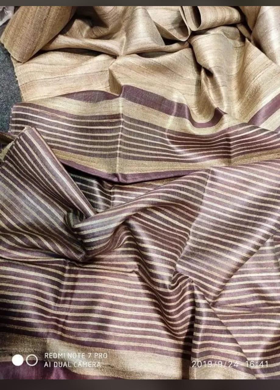 Sari silk Colored stripes on the shawl
